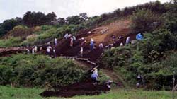 熊沢遺跡での発掘作業風景