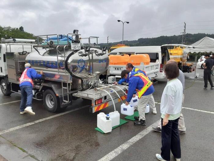 写真：男鹿市総合体育館での給水活動2