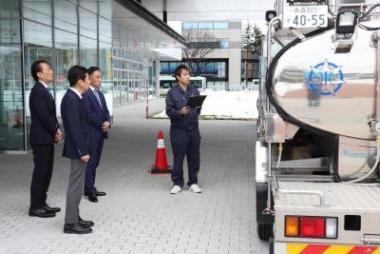 写真：給水タンク車