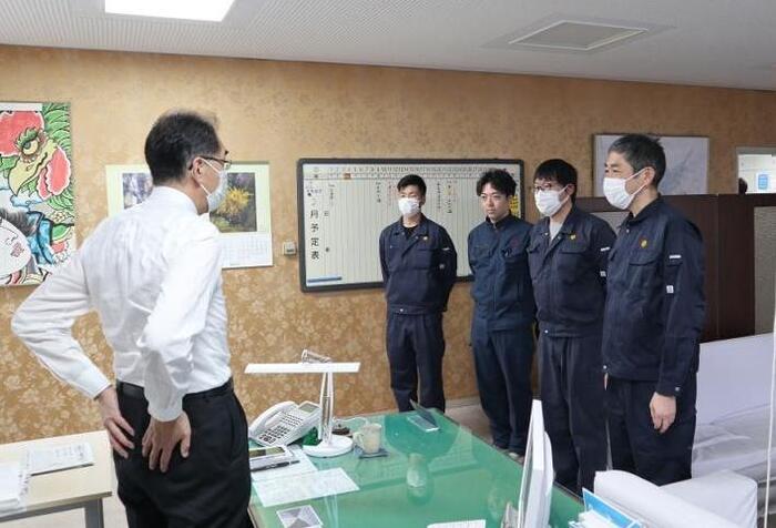 写真：公営企業管理者へ活動の報告