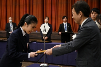 写真：授与の様子