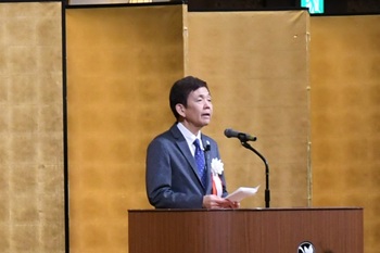 写真：式辞を読む青森市長