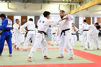 写真：タジク柔道選手団