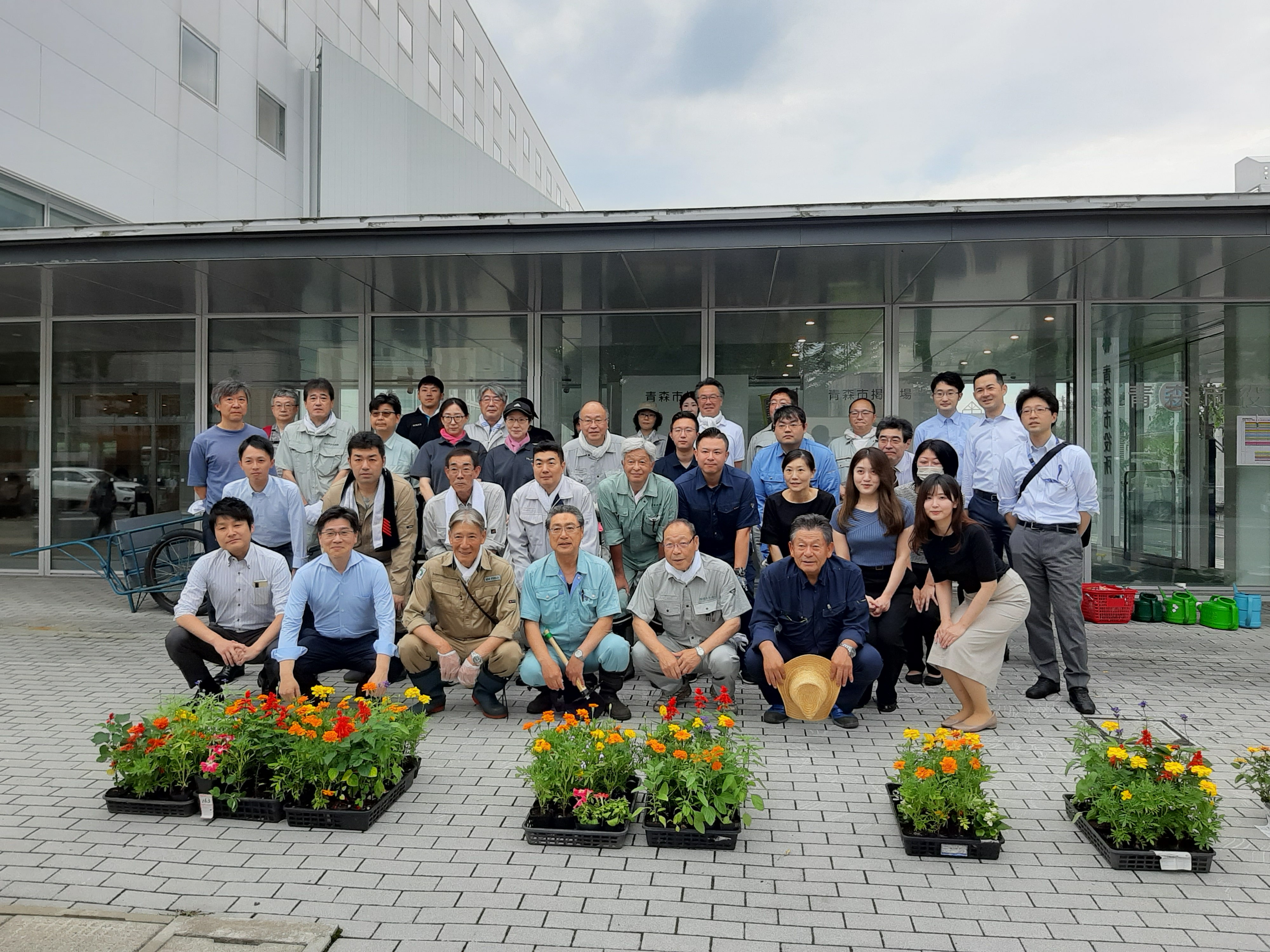 写真:青森市測量設計業協会主催植栽活動1