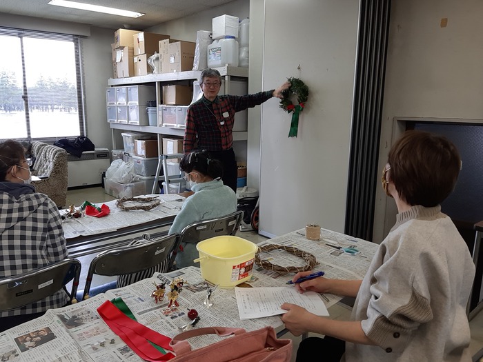 写真:公園からの贈り物で作るナチュラルリース講座