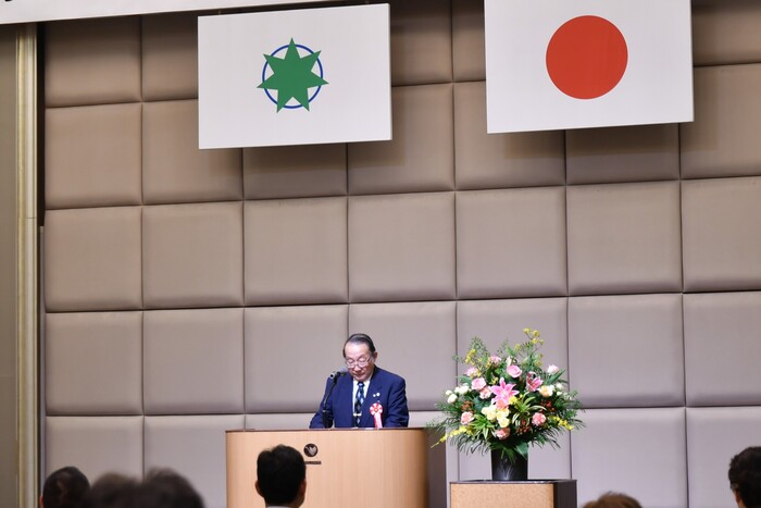 写真：謝辞(受賞者代表　鈴木英夫様)