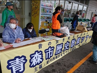 写真：堤川西地区の「歴史散策ツアー」