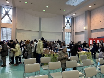 皆さんお餅に夢中です