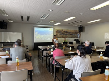 写真：平田氏の熱い想いを皆さん真剣に聞いています