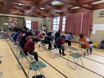 音楽に合わせて体操です