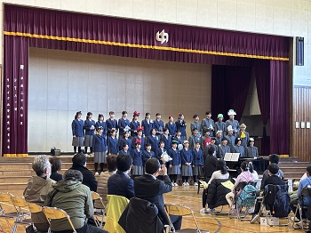 仮装をし、ジブリメドレーを披露してくれました