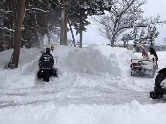 写真:雪室制作の様子
