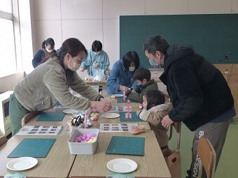 写真:クラフト制作の様子
