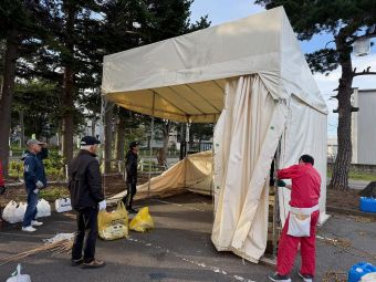 070928ねぶた小屋解体2