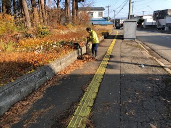 071127歩道の掃除1