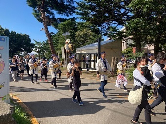 写真:出陣