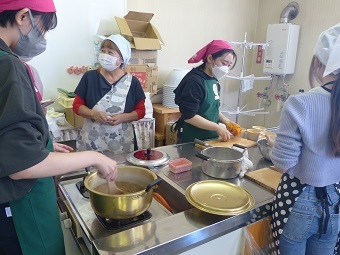 写真:調理の様子2