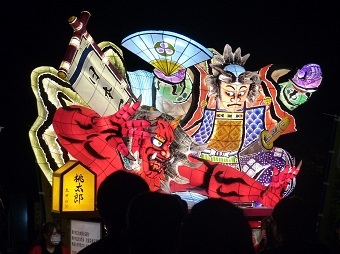 写真:ねぶた(桃太郎)