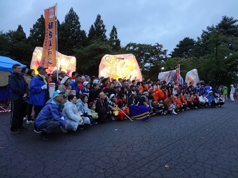 写真:集合して写真撮影