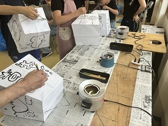 写真:ろう書き