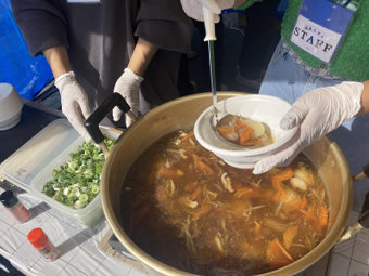 写真:鍋いっぱいの芋煮