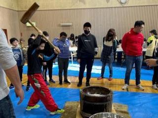 写真:三世代交流もちつき大会1