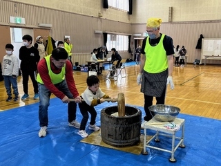 もちつきの様子