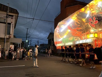 写真:港町町会ねぶた運行3