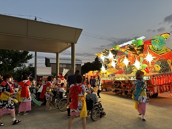 写真:観覧している様子