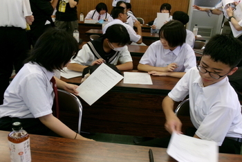 意見交流：両市中学生による意見交換