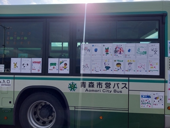 似顔絵バスの写真3