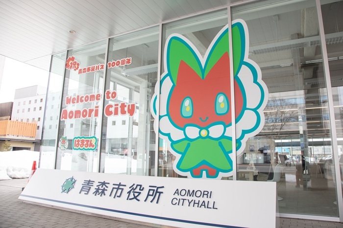 本庁舎1階壁面への装飾