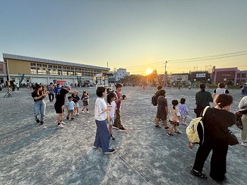 写真：盆踊りには幅広い世代の皆さんが参加しました