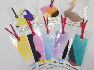 ねぶた和紙を使用したオリジナルしおりのサンプル画像です