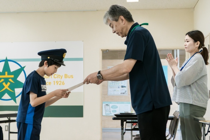 修了証書贈呈